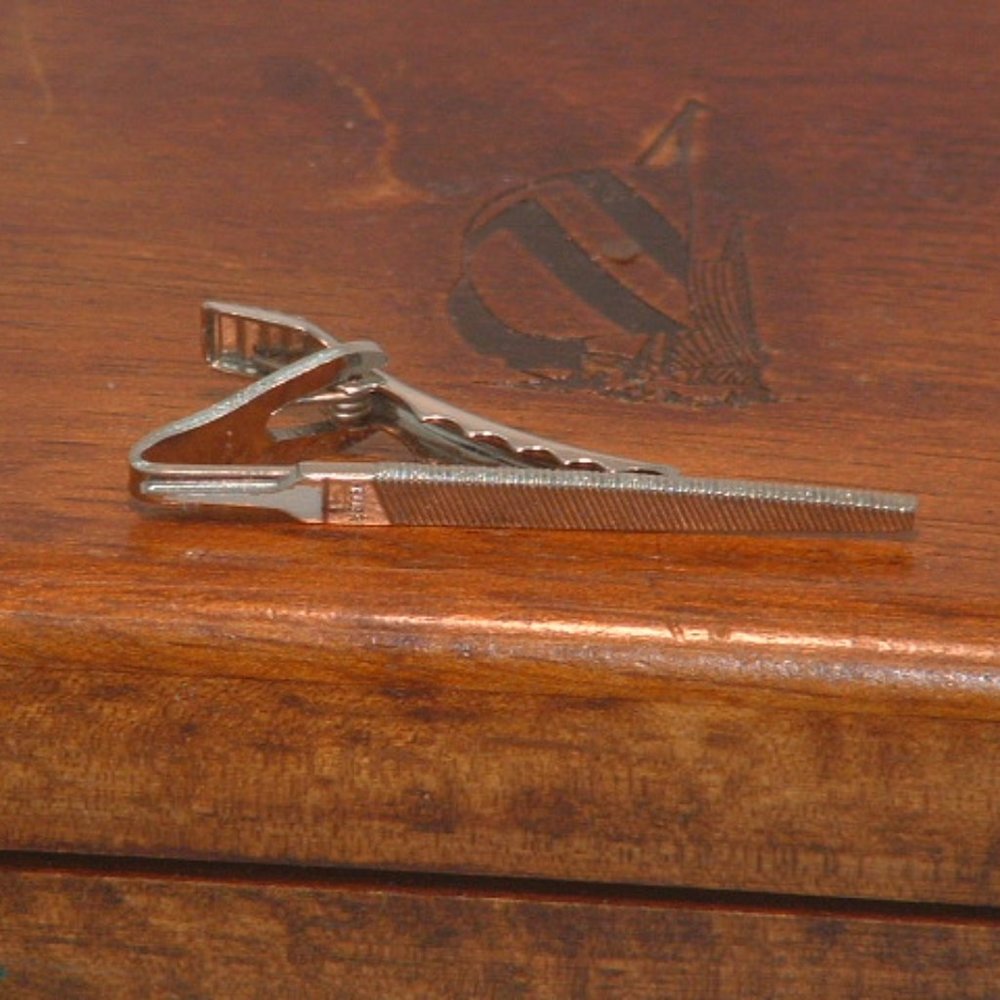 Pre-Owned Vintage Men’s Heller Nail File Shape Tie Clip